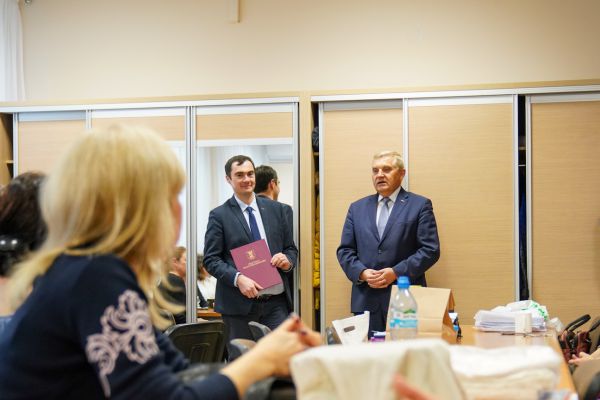 Prezydent Miasta, nauczyciele i uczniowie - spotkanie