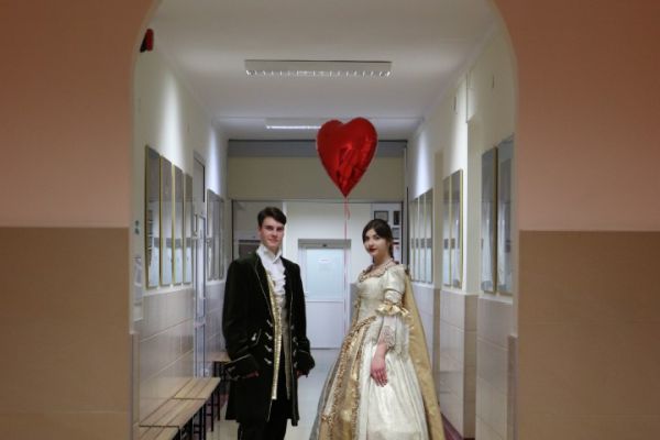 Sapieha i Sapieżanka na korytarzu