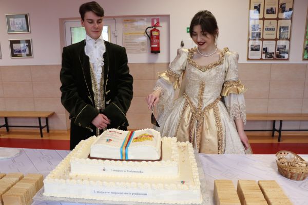 Sapieha i Sapieżanka przy torcie