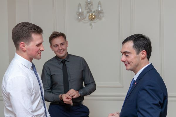 Pan dyrektor i zaproszeni goście