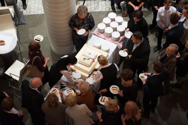 W oczekiwaniu na tort, zdjęcie z góry