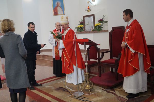 Wręczenie kwiatów Pani wicedyrektor