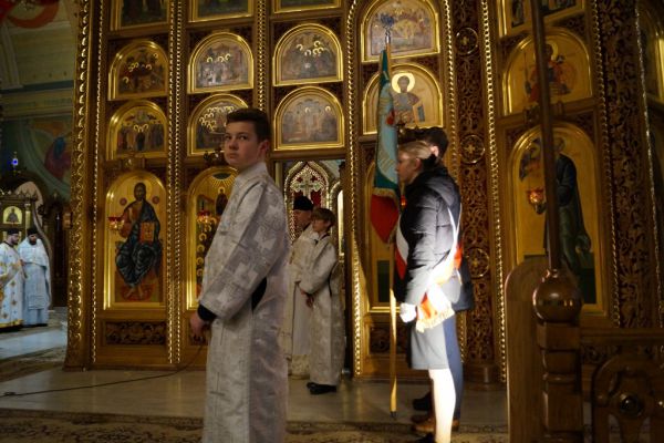 Sztandar Szkoły, uczniowie podczas Liturgii